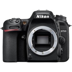 %50 İndirimli Outlet :Nikon D7500 Body 